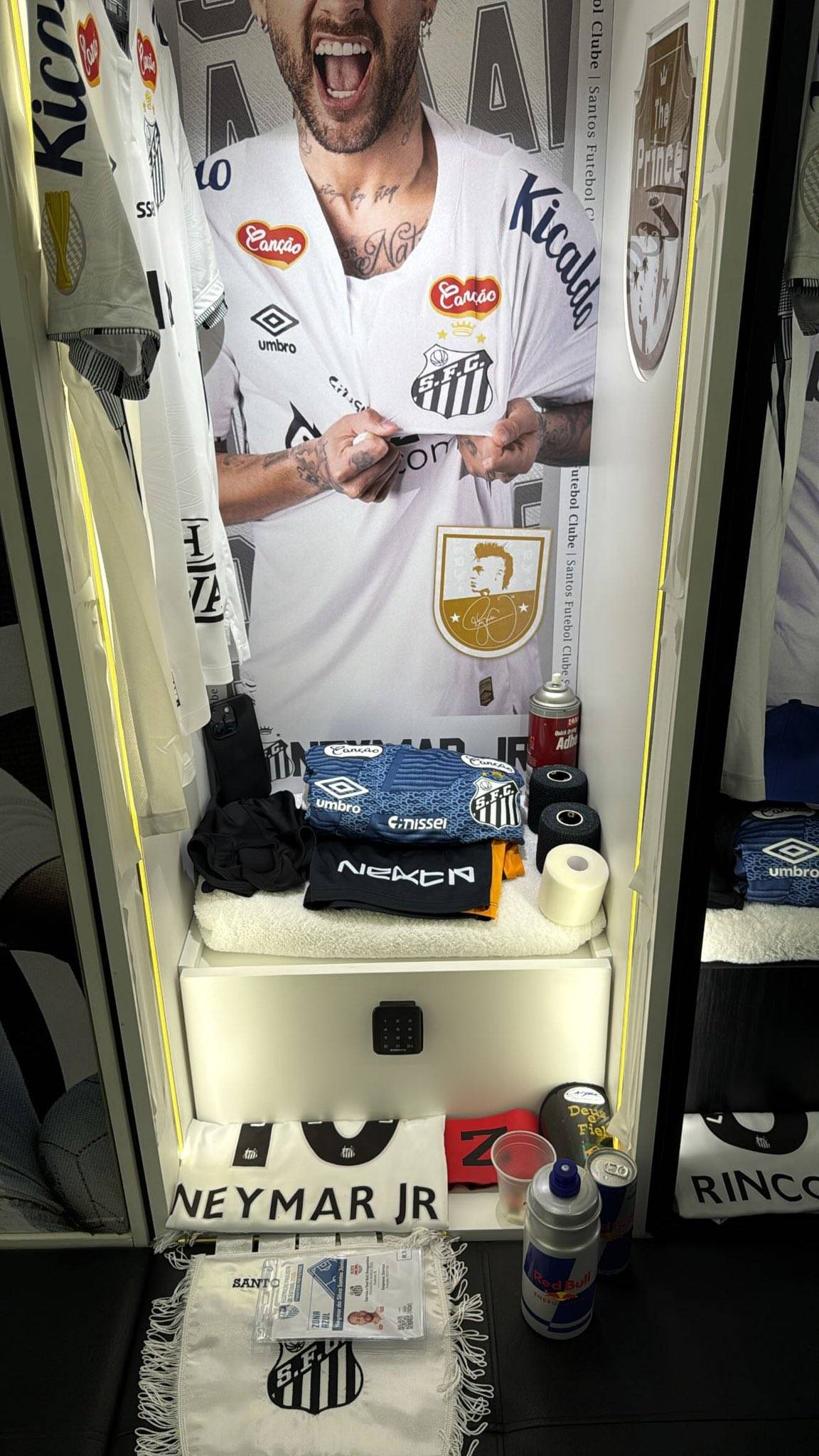 内马尔意外战胜澳大利亚队，比赛规则变更引爆全场！