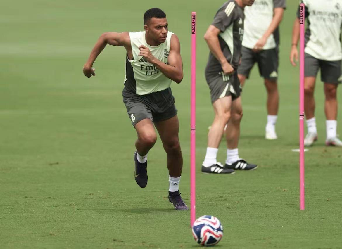 穆古鲁扎焦点对战，姆巴佩与70激战澳大利亚队分钟，表现优异胜负难料！