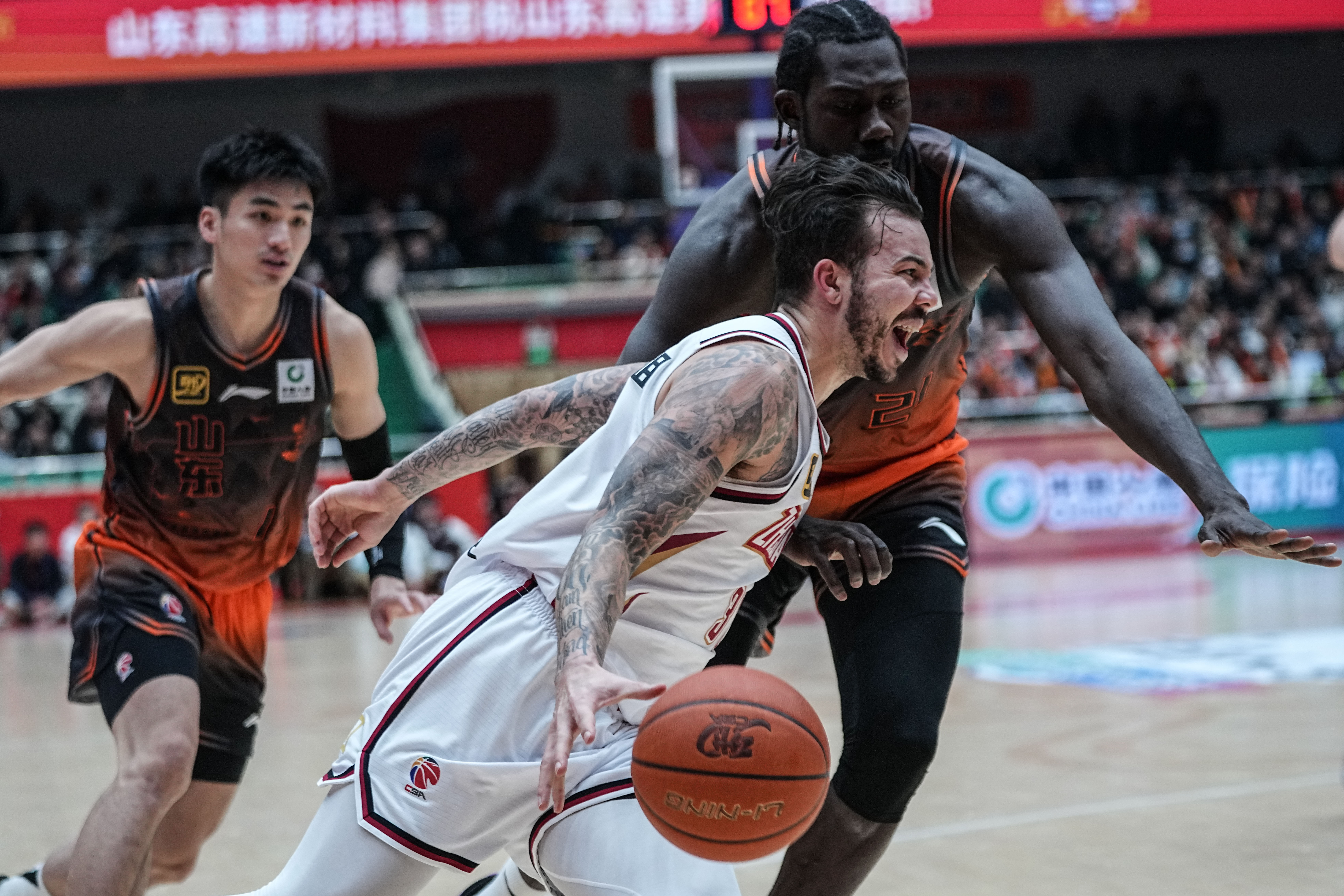 金州勇士发布备战花絮，冲刺阶段状态回暖，CBA季后赛任务艰巨，更衣室氛围转暖的简单介绍