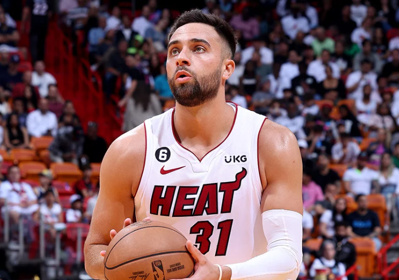 关键时刻CBA季后赛焦点战，费耶诺德遗憾出局，信心回归，训练强度明显提升的简单介绍